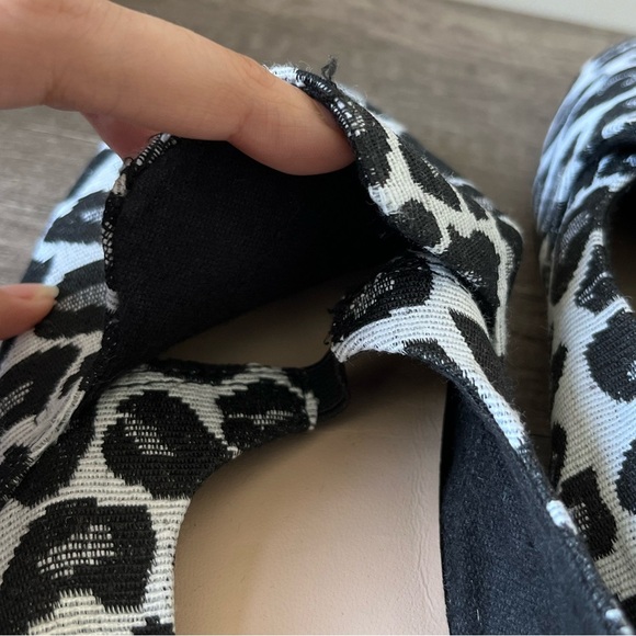 Something Navy Animal Print Comfy flats (Size 8.5) - Picture 5 of 11